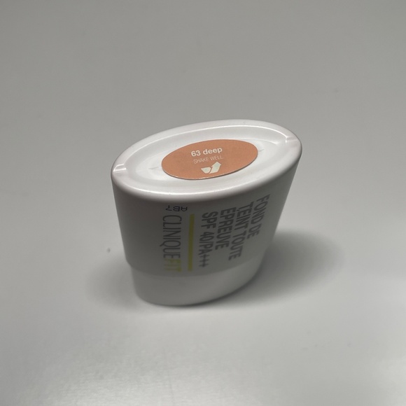 NEW CLINIQUE FIT SPF 40 Workout Makeup 63 DEEP 1 oz/30 ml DISCONTINUED - Picture 4 of 4